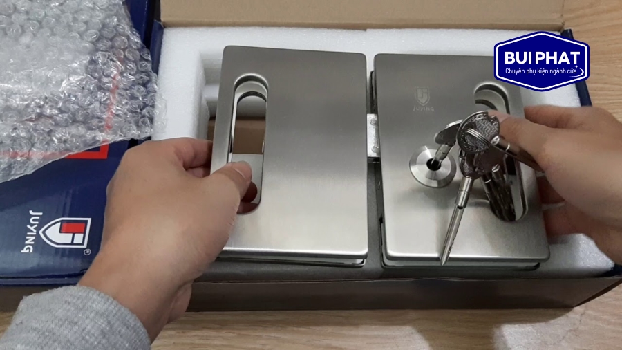 Tay nắm âm cửa lùa khóa liền ray
