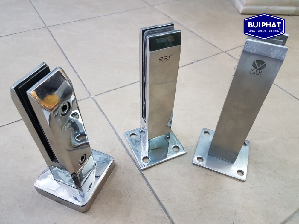 Trụ cầu thang kính bằng inox